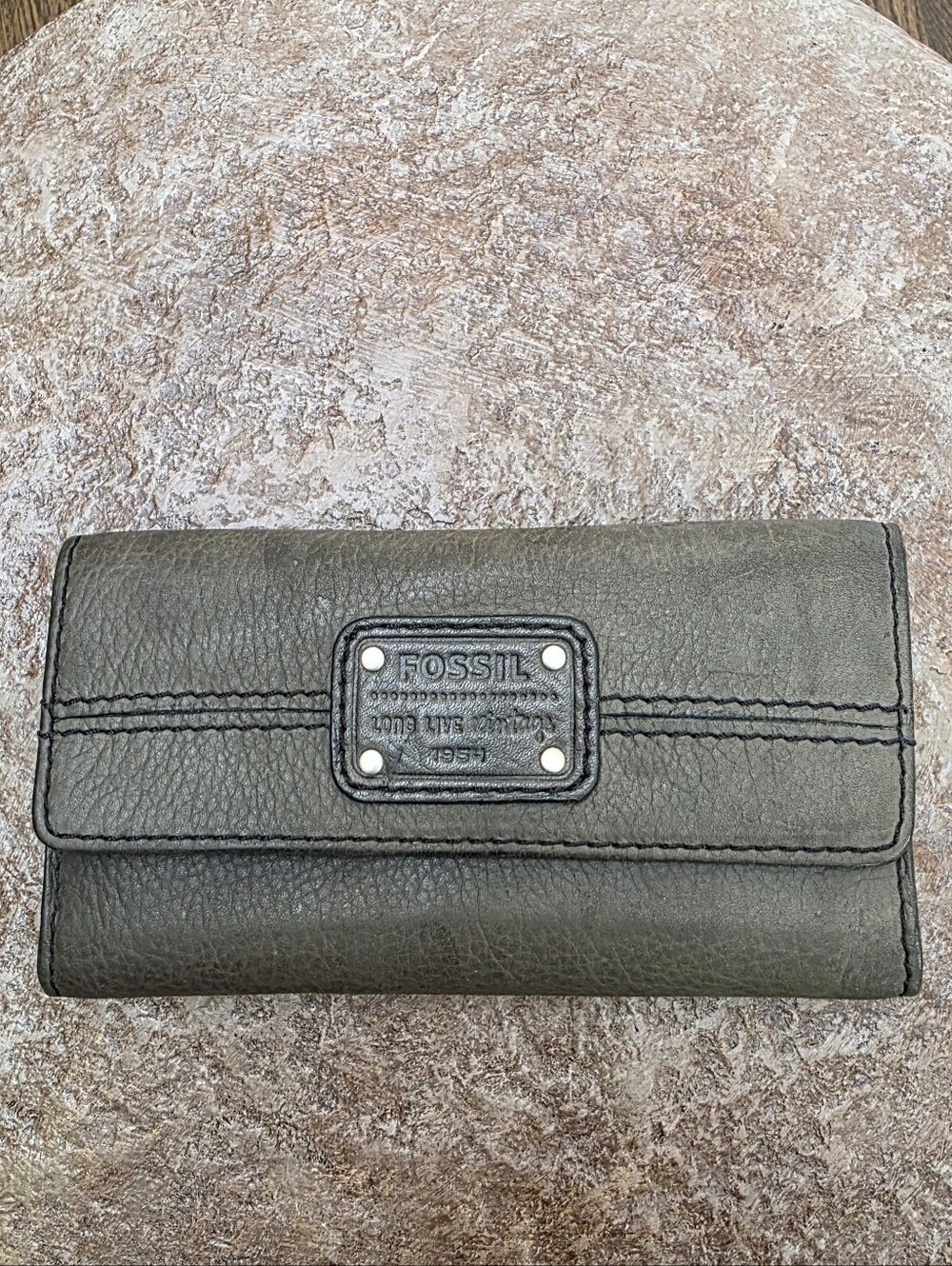 Fossil Long Live Vintage 1954 Leather Wallet 7x4 Inch Folded